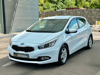 KIA Ceed foto 1