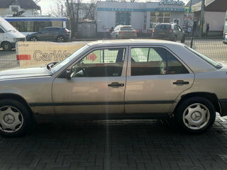 Mercedes Series (W124) foto 2