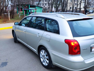 Toyota Avensis foto 4