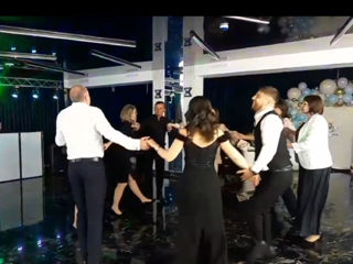 Muzică DJ/Lumini- solistă -moderatoare - pentru evenimente : zile de naștere ,nunți , cumatrii e.t.c foto 3