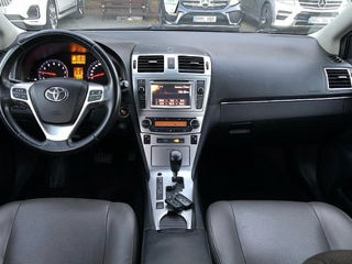Toyota Avensis фото 4