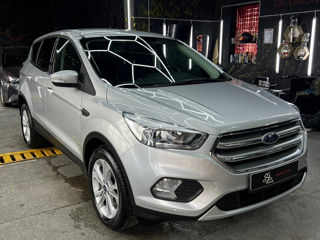 Ford Kuga foto 2