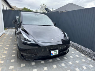 Tesla Model Y foto 1