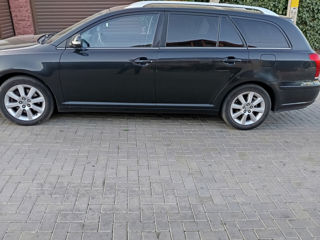 Toyota Avensis foto 2