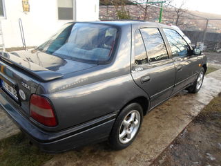 Nissan Sunny foto 1