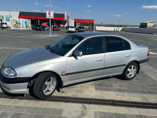 Toyota Avensis foto 4