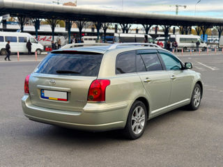 Toyota Avensis foto 5