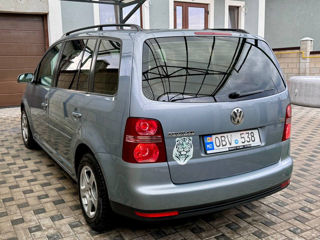 Volkswagen Touran foto 7