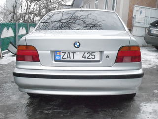 BMW 5 Series foto 2