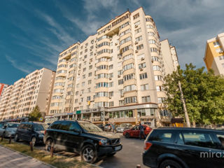 Apartament cu 2 camere, 89 m², Buiucani, Chișinău foto 3