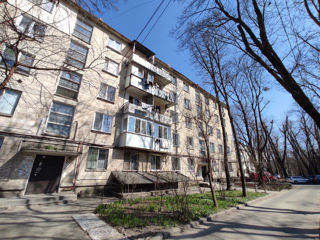 1-комн. кв., 37 м², 4/5 эт.