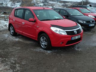 Dacia Sandero foto 1