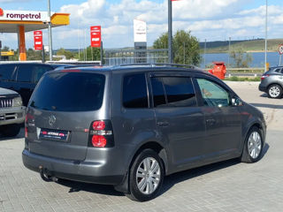 Volkswagen Touran foto 4