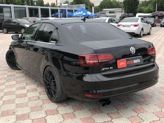 Volkswagen Jetta foto 8