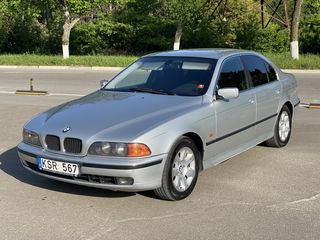 BMW 5 Series foto 2