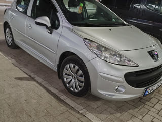 Peugeot 207 foto 2