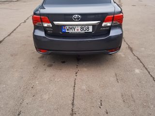 Toyota Avensis foto 2