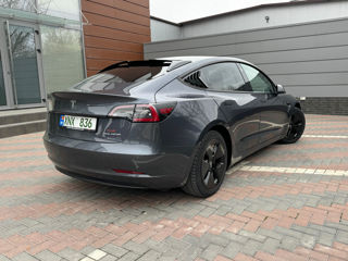 Tesla Model 3 foto 2