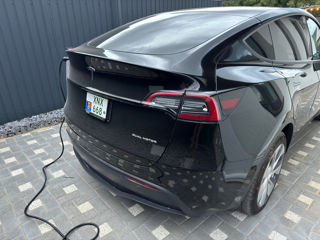 Tesla Model Y foto 3