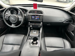 Jaguar XE foto 9