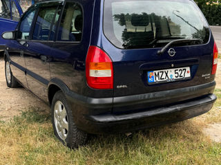 Opel Zafira foto 2