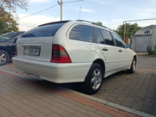 Mercedes C-Class foto 2