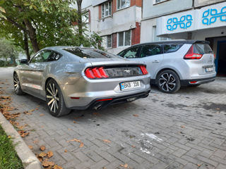 Ford Mustang foto 2