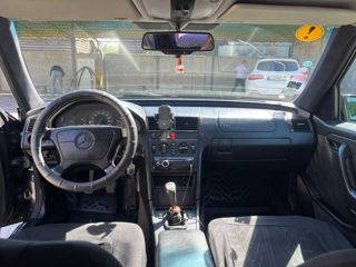 Mercedes C-Class foto 4