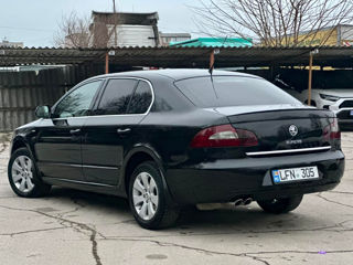 Skoda Superb foto 2