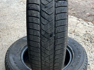 Продам 2 б.у шины 215/70 R16 Pirelli Scorpion Winter