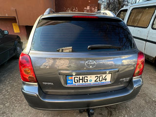 Toyota Avensis foto 8