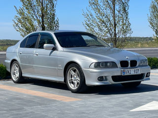 BMW 5 Series foto 1