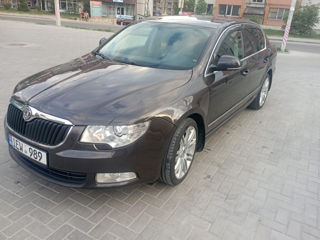 Skoda Superb foto 2