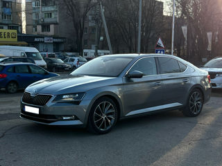 Skoda Superb foto 2