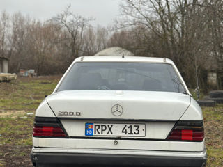 Mercedes Series (W123) foto 3