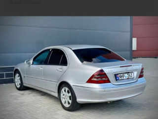 Mercedes C-Class foto 3