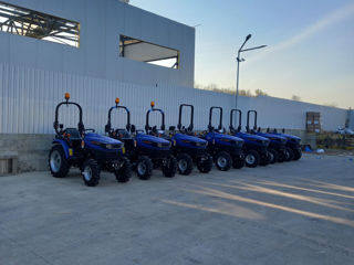 Tractor Compact Farmtrac La 200 Euro Lunar фото 2