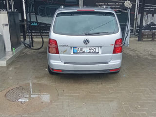 Volkswagen Touran foto 4