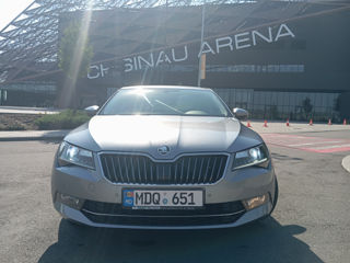 Skoda Superb foto 2