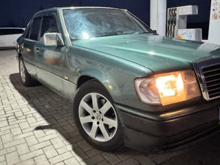 Mercedes Series (W123) foto 2