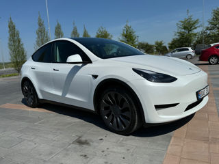 Tesla Model Y foto 2