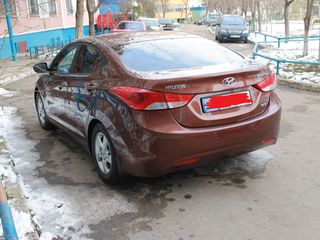 Hyundai Elantra foto 3