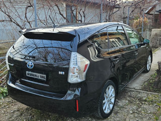 Toyota Prius v foto 5