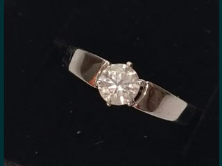 Новое кольцо с большим бриллиантом
