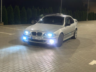 BMW 5 Series foto 8