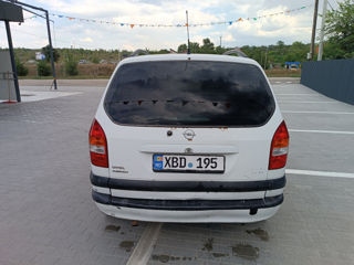 Opel Zafira foto 2