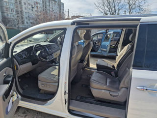 KIA Carnival foto 5