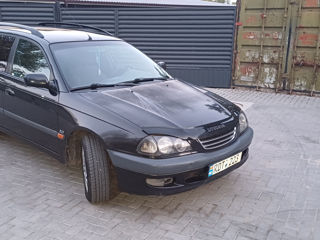 Toyota Avensis foto 1