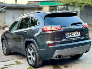 Jeep Cherokee foto 4