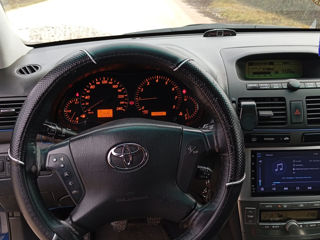 Toyota Avensis foto 2